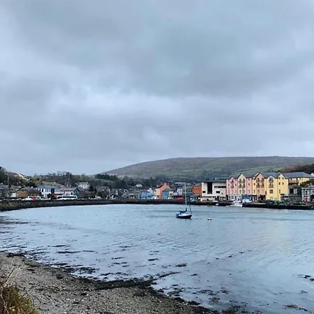 6 New Street Selfcatering 3 *