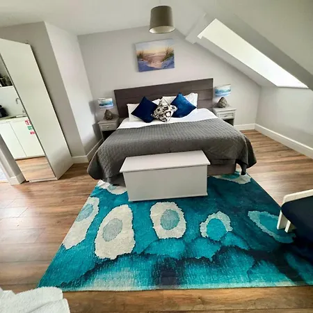 6 New Street Selfcatering 3 *